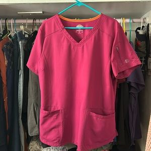 Dickies Women’s X-Large burgundy 3 pocket scrub top.